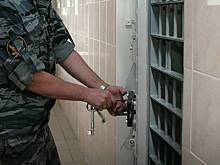 Россиянин не смог разбудить возлюбленную и поджег ее