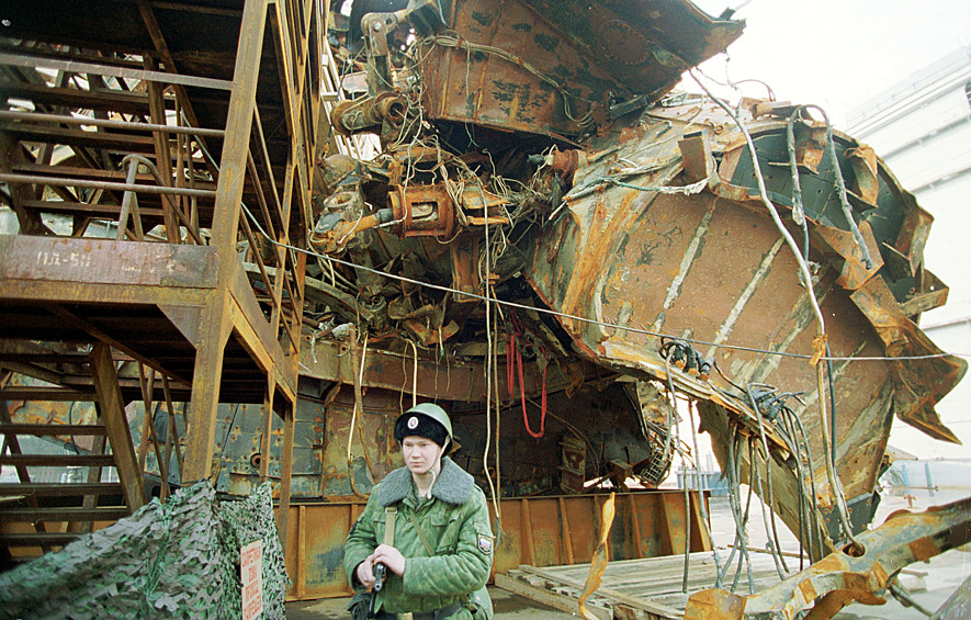 12 августа 2000 года во время учений Северного флота в Баренцевом море затонула атомная подводная лодка «Курск», входившая в состав Северного флота России