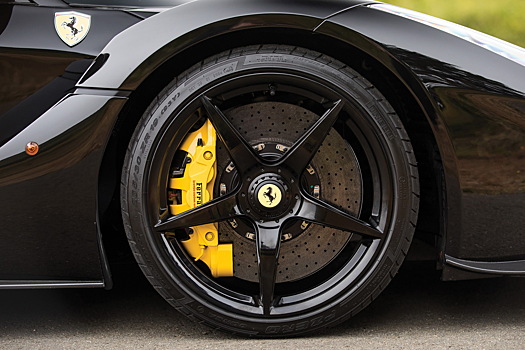 Ferrari прекратила сборку машин для России и выделила украинцам миллион евро