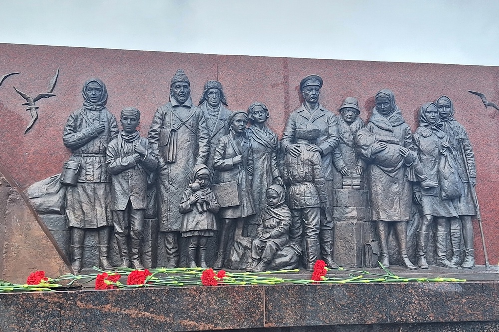 В Перми поставили памятник эвакуированным ленинградцам