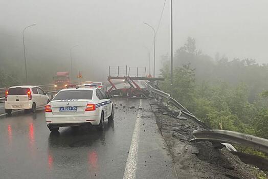 Озвучены подробности жесткого ДТП с участием Mercedes во Владивостоке