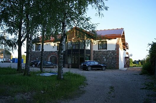 В Псковской области семейный отель отказал европейской гей-паре в заселении