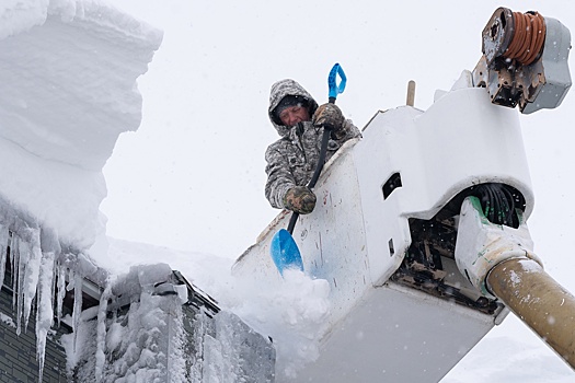 Спецборт МЧС срочно доставит в Камчатский край необходимую технику
