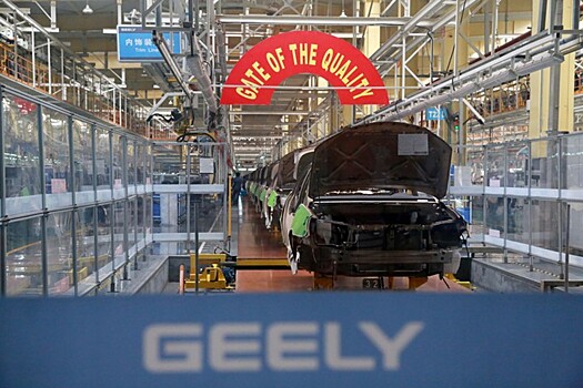 Прибыль китайского автопроизводителя Geely в первом полугодии упала на 40%