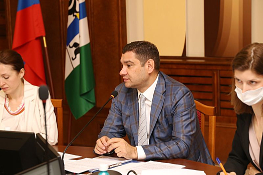 Бюджет НСО: вкладывать деньги в развитие, а не платить долги