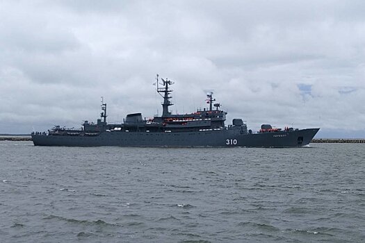 Учебный корабль Балтфлота ушел из Балтийска к Севморпути