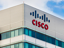 На торгах до открытия рынка акции Tesla и Cisco подешевели