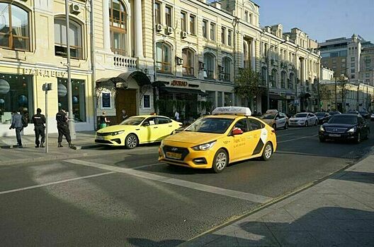 Депутат Лантратова предложила ввести бесплатный проезд на такси для беременных