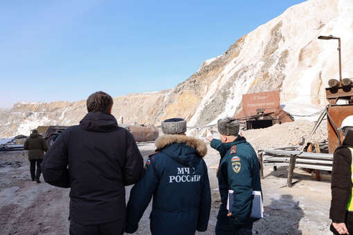 Вода почти полностью затопила рудник «Пионер», где остались 13 горняков