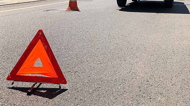 Два автомобиля и мотоцикл столкнулись на МКАД после развязки с Можайским шоссе