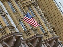 В Москве флаг над посольством США подняли по распоряжению Трампа
