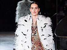 Леопардовые костюмы, перья и смокинги: Прабал Гурунг посвятил коллекцию неудачникам и мечтателям Нью-Йорка