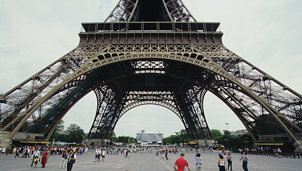 Во Франции начато расследование нападения у Эйфелевой башни