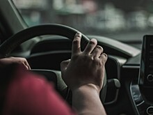 Туристы угодили в яму на пути в аэропорт и отсудили у дорожников более 260 тыс. руб. за чуть не сорвавшийся отдых