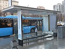 В Дептрансе рассказали об ущербе после наезда авто на остановку в центре Москвы