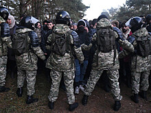 Группировка польских силовиков на границе с Белоруссией увеличилась до 15 тыс. человек