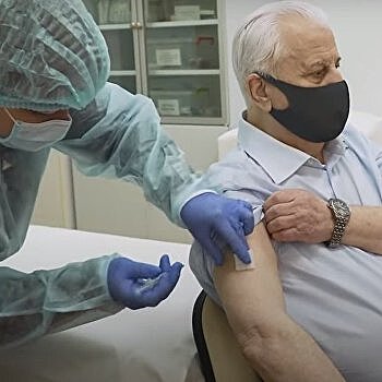 Bloomberg дал неутешительный прогноз по срокам вакцинации населения Украины