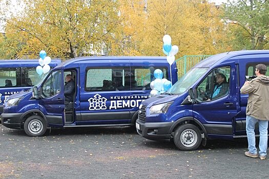 Пять районов Карелии получили новые автомобили для Центров соцобслуживания населения