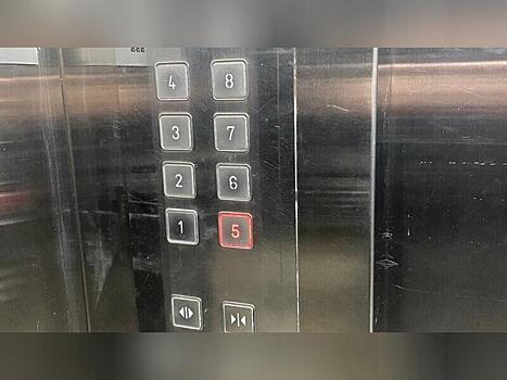 Народный фронт занимается проблемой неработающего лифта в многоэтажке Краснокаменска