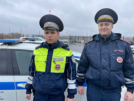 Сотрудники полиции помогли новгородцу доставить в больницу его тещу, которой требовалась срочная медицинская помощь