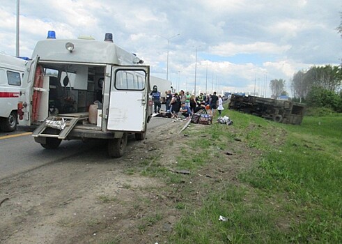 Опубликовано видео с места ДТП с участием микроавтобуса под Тулой