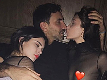 В Instagram раскритиковали эротический снимок Беллы Хадид и Кендалл Дженнер