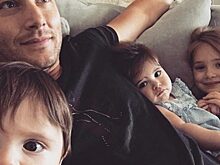 Знаменитости, которые воспитывают близнецов