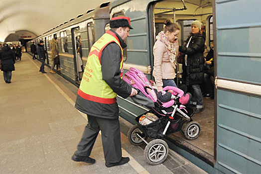 Более 150 тыс человек воспользовались услугами центра мобильности в метро Москвы в 2017 г