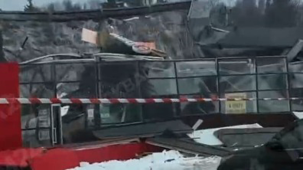 Здание супермаркета рухнуло под тяжестью снега в подмосковной Бабаихе