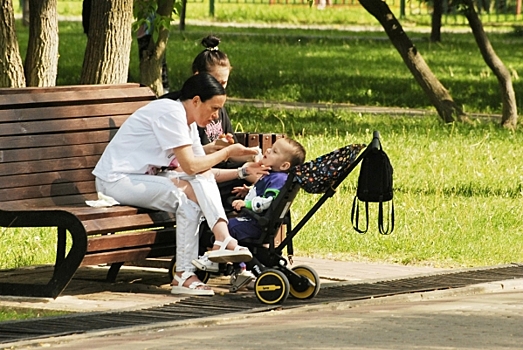 Работающим матерям предлагают увеличить выплаты