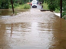 В Вытегре разрушен мост и затоплены дороги, автомобильное движение ограничено