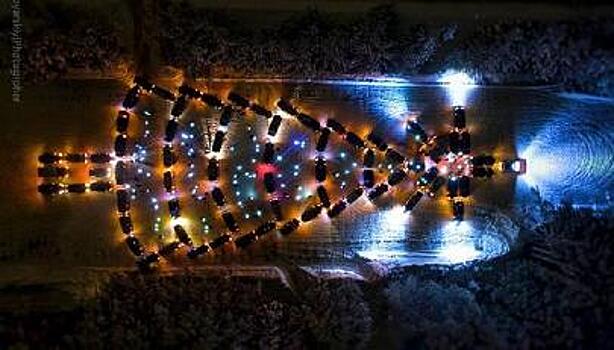 Ёлку из машин выстроили в узбекском Намангане. Видео