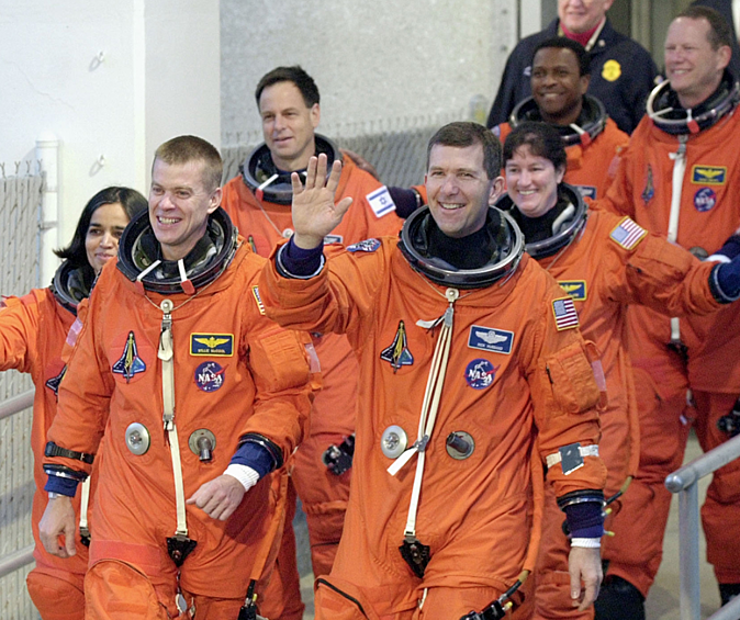 Старт шаттла «Колумбия» с мыса Канаверал и экипаж челнока перед запуском, 16 января 2003 года