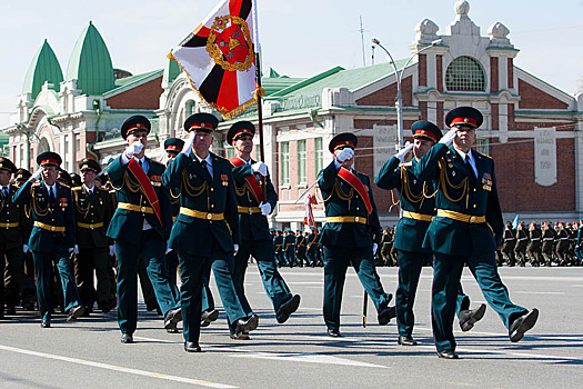 Новосибирский депутат предложил отменить Парад Победы в столице Сибири