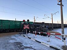 В Новосибирской области задерживаются два пассажирских поезда после ДТП на переезде