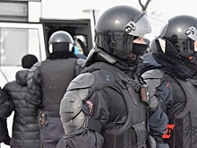 В свердловском городе силовики в масках задержали начальника отдела кадров больницы и директора лесничества