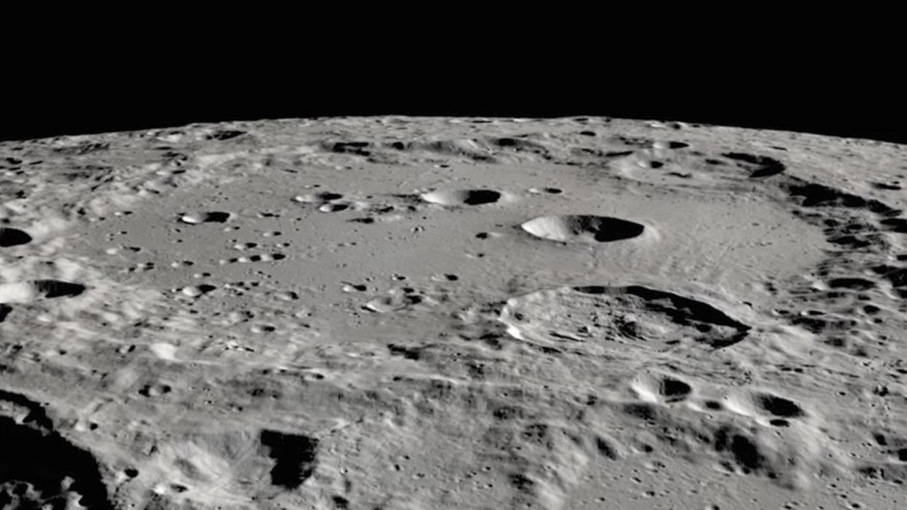 Космонавт назвал нереальными планы NASA построить лунную деревню к 2035 году