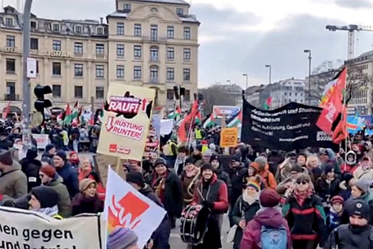 В Мюнхене проходит демонстрация против НАТО и наращивания вооружений