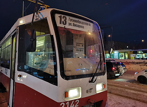 Ковид-диссидента заковали в наручники в трамвае №13