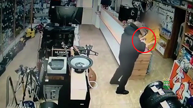 В Приамурье полицейские по горячим следам задержали подозреваемого в разбойном нападении на ломбард