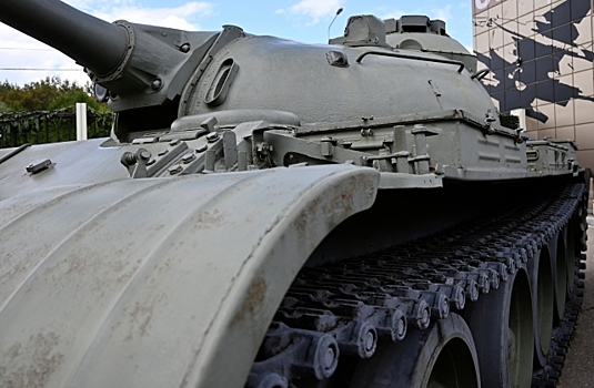 Соцсети: «влетит кому-то капитально» — в Южно-Сахалинске перевернулся танк