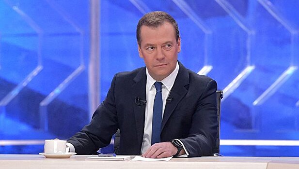 Пособие по рождению первого ребенка будет адресным, заявил Медведев