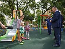 Глава Адыгеи проинспектировал работы по благоустройству дворовых территорий