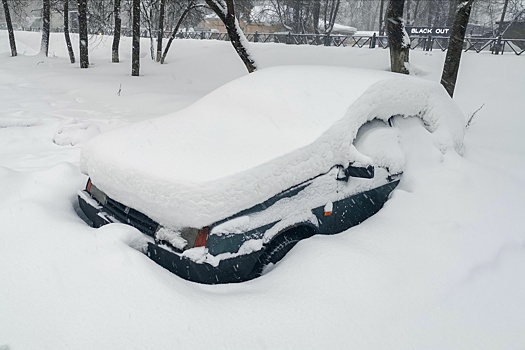 Эксперты объяснили, как правильно выкапывать авто из снега