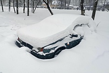 Эксперты объяснили, как правильно выкапывать авто из снега