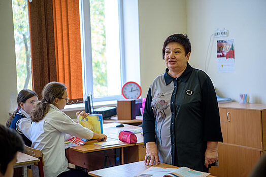 Более 20 лет учитель высшей категории Елена Ядрова преподаёт в школе Балашихи