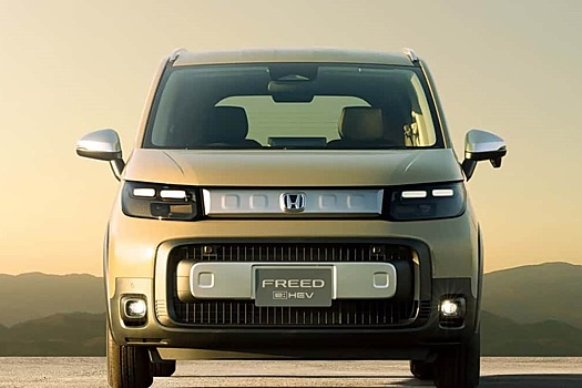 В России начались продажи компактвэнов Honda Freed Crosstar