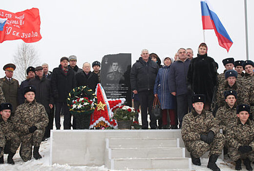 Герою Алексею Ломакину открыли памятник на Орловщине