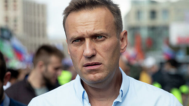 C Навального потребовали 50 млн рублей