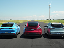 Электрокроссоверы Ford, Genesis и Tesla сравнили в гонке по прямой